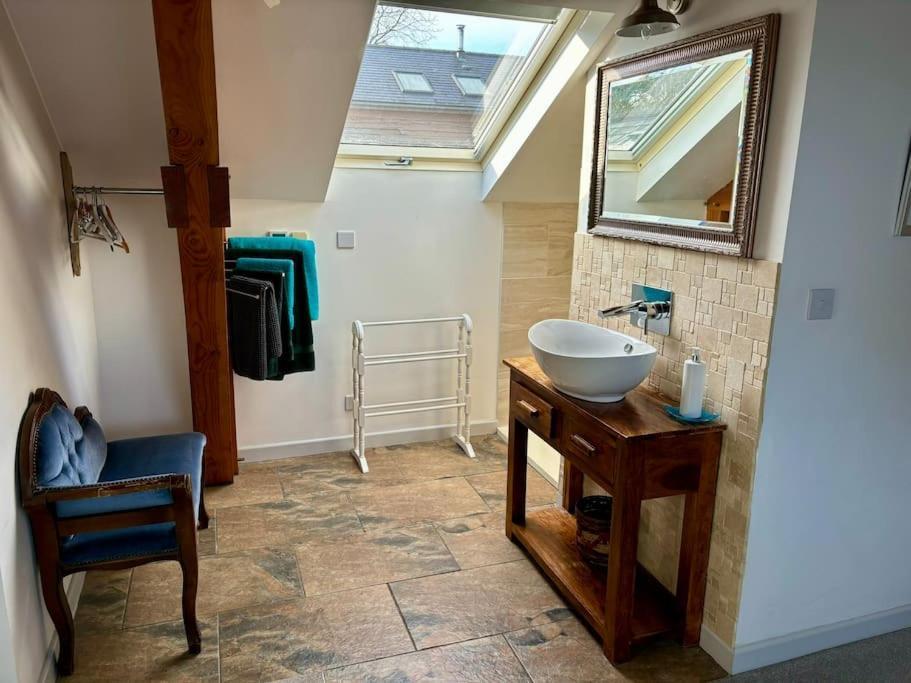 Little Bream - Pretty Cosy Cottage, Sea Views, Walk To The Beach Mawnan Smith ภายนอก รูปภาพ