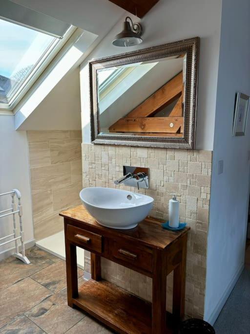 Little Bream - Pretty Cosy Cottage, Sea Views, Walk To The Beach Mawnan Smith ภายนอก รูปภาพ