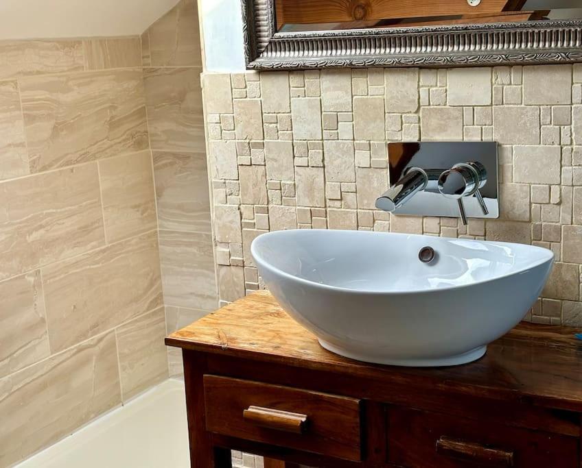 Little Bream - Pretty Cosy Cottage, Sea Views, Walk To The Beach Mawnan Smith ภายนอก รูปภาพ