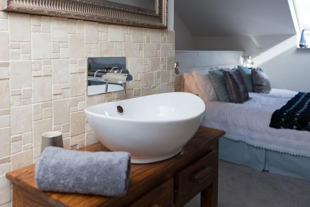 Little Bream - Pretty Cosy Cottage, Sea Views, Walk To The Beach Mawnan Smith ภายนอก รูปภาพ