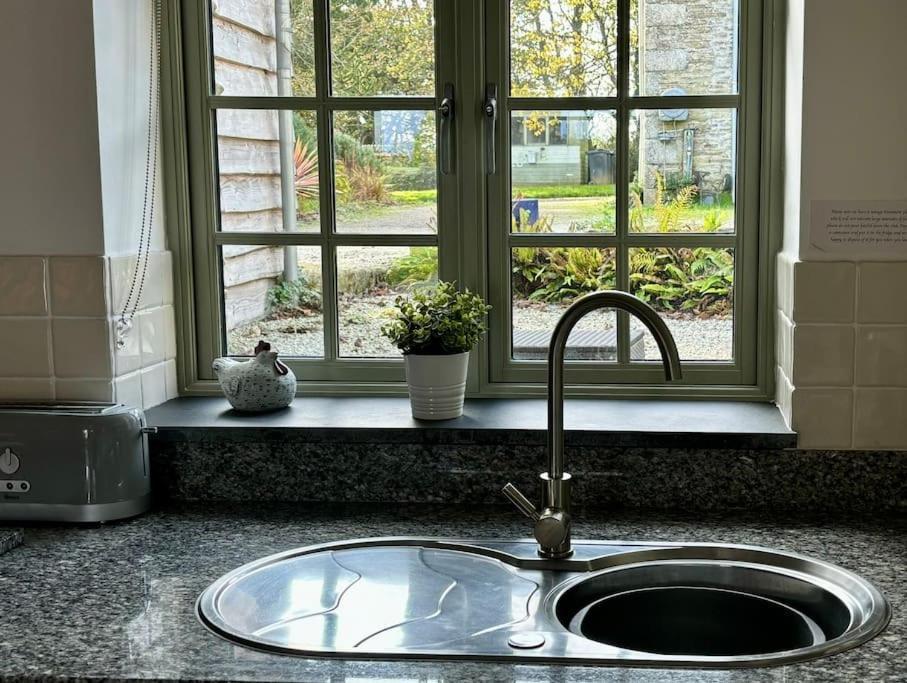 Little Bream - Pretty Cosy Cottage, Sea Views, Walk To The Beach Mawnan Smith ภายนอก รูปภาพ