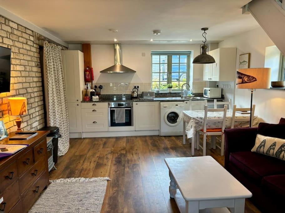 Little Bream - Pretty Cosy Cottage, Sea Views, Walk To The Beach Mawnan Smith ภายนอก รูปภาพ